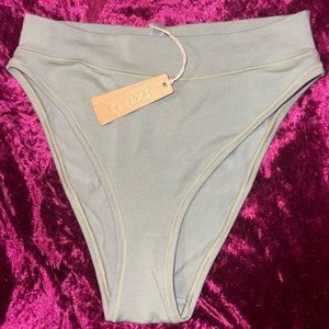 🪐 SKIMS CHEEKY TANGA 🪐